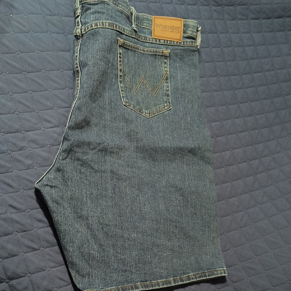 Wrangler NEW Rugged Wear Relaxed Fit Wear Blue Denim Shorts